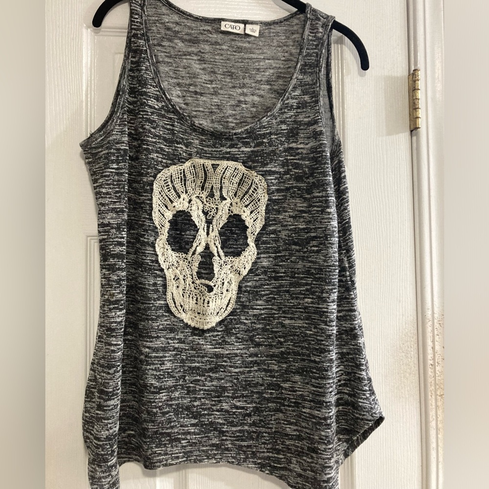 Cato Heather gray sweater tank with lace skull appliqué sz large
